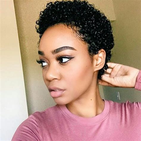 Épinglé sur idée de coiffure femmes afros cheveux naturels