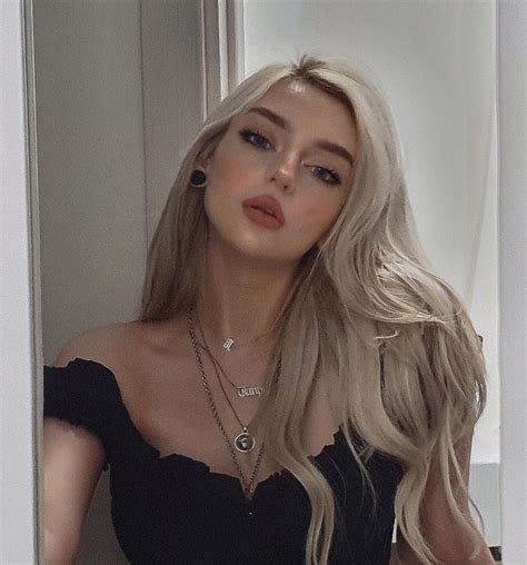 tanya  instagram  silver blonde hair aesthetic hair beauty girl