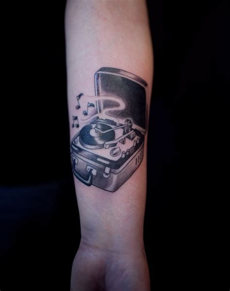 pin  carrie gemme  tattoo record player tattoo tattoos