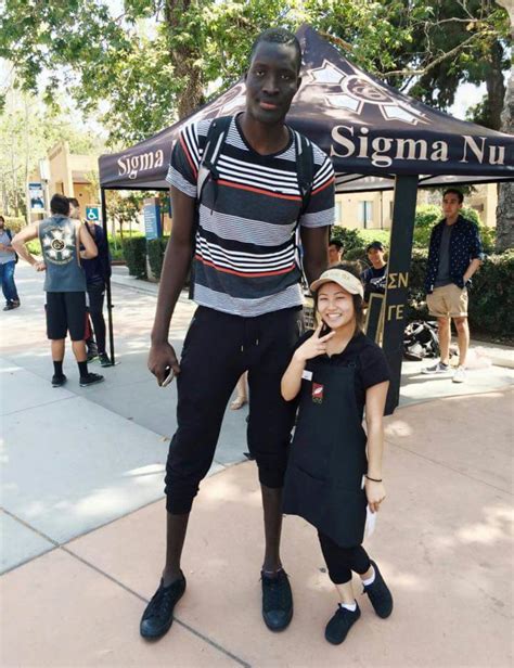 psbattle  tall man  short woman rphotoshopbattles