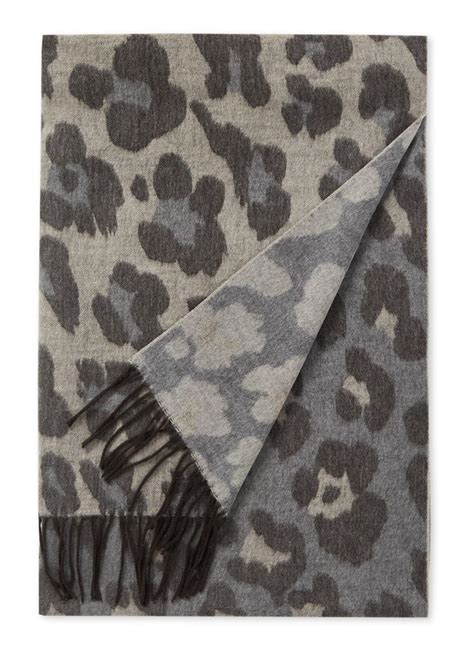 fraas sjaal met luipaard print    cm beige de bijenkorf sjaal luipaard prints