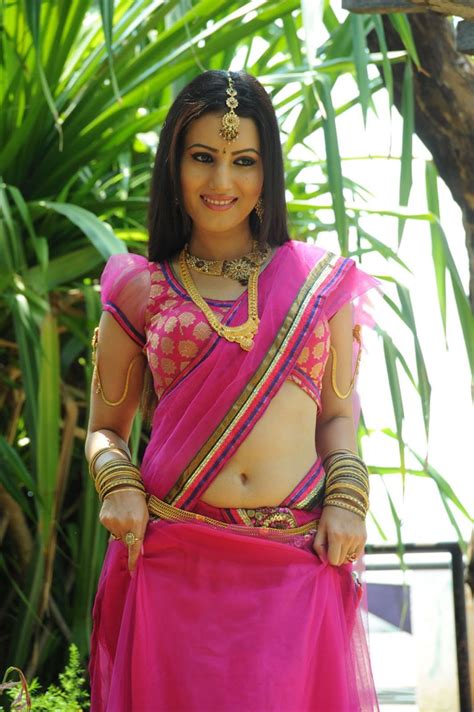 actress largest navel cleavage hip waist photo collections anu smruthi saree navel