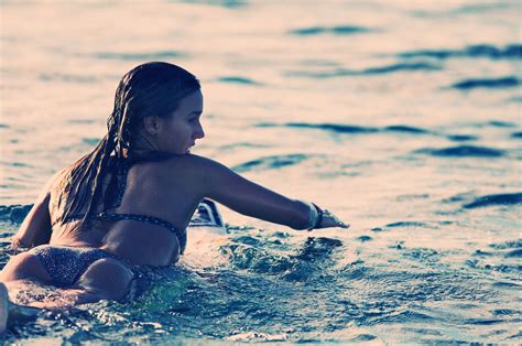 download hd wallpapers of 7985 water bikini swimwear women model