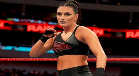 new female wrestling star to replace lana and rusev on total divas