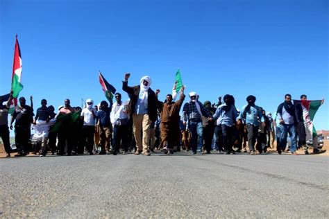 الحراك السلمي ضد منع حرية التنقل يشهد حضور النساء في محطة بوجدور المستقبل الصحراوي