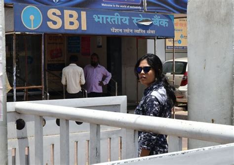 Husband Cant Use Wifes Debit Card Sbi Tells Customers Court Agrees
