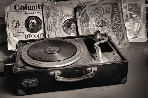 record player records   photo  pixabay