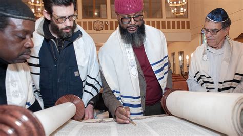 conservative synagogue hires israelite clergy