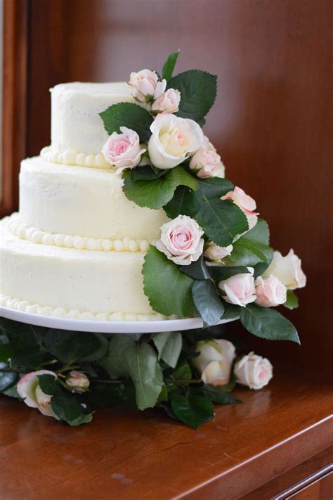 bake  decorate   tier wedding cake