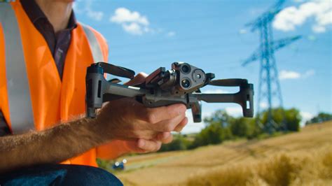 anafi usa targets dji  newest parrot drone  law enforcement