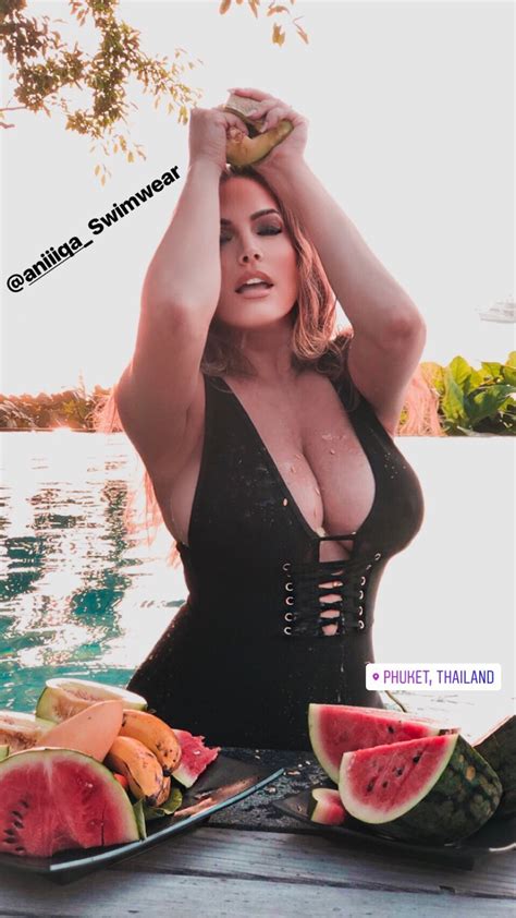Kelly Brook Made A Splash In Boob Baring Swimsuit 2 Pics