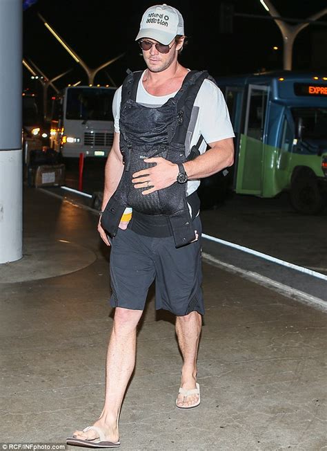 chris hemsworth and wife elsa pataky hold their twins as they jet out of lax daily mail online