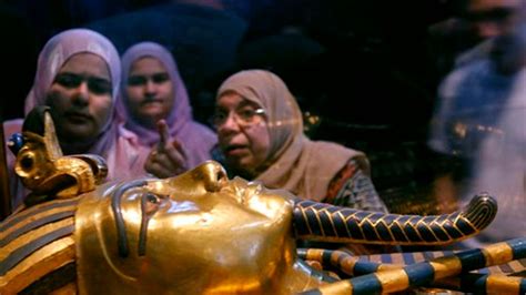 tutankhamun s body spontaneously combusted after botched embalming