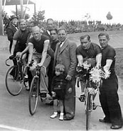 Image result for Jan Pijnenburg Wielerparcours. Size: 173 x 185. Source: www.sportinloopdertijden.nl