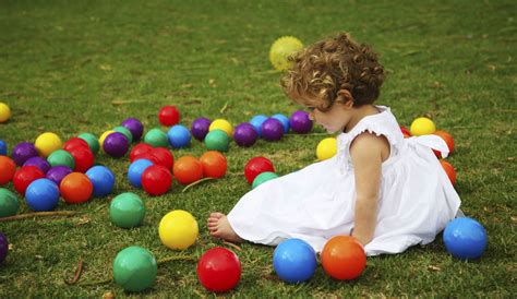 child   playing  balls