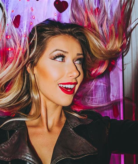 Photo Noelle Foley Showing Off Her Crazy Hair