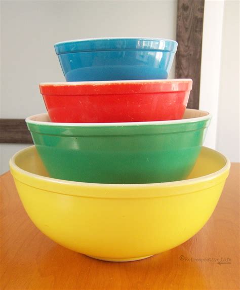 Vintage Set Of 4 Pyrex Mixing Bowls Nesting Primary Bowls Yellow