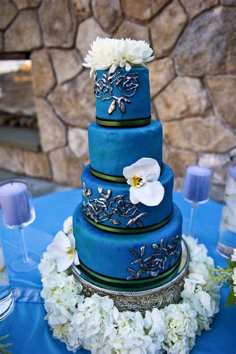 wedding addict dark blue  white wedding cake sweety lovely
