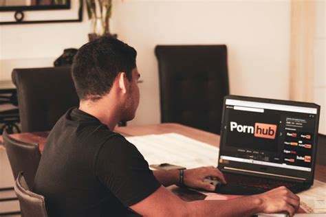 Материнскую компанию pornhub приобрела инвестиционная фирма ethical