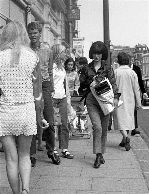 The Swinging Sixties 1960s Street Style Sixties Fashion Swinging