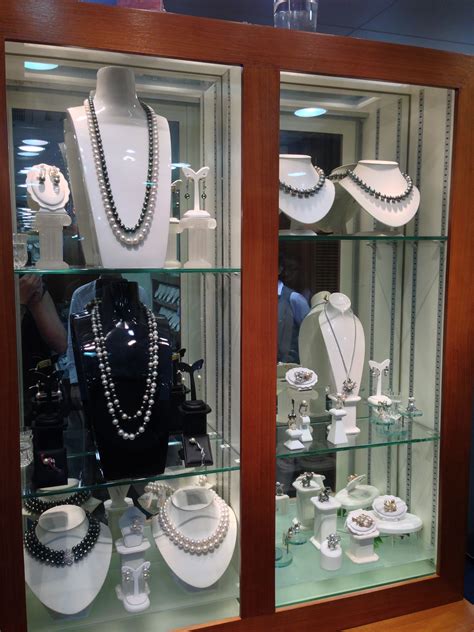 store display pearl shop carriage house store design display ideas