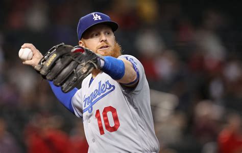 dodgers justin turner continues  fight  father time