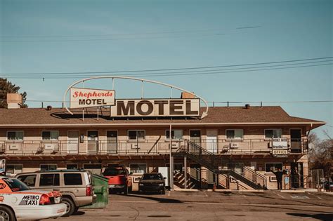 difference  hotel motel  resort amenitiz blog