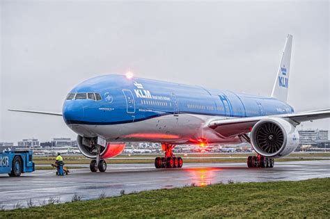 klm welcomes latest boeing    schiphol