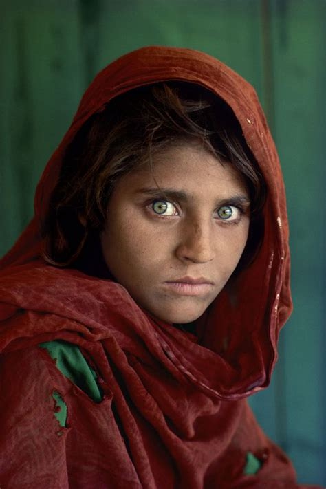afghan green eyed girl pakistan deports sharbat gula