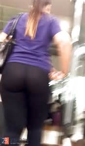 thick donk latina mom in leggings voyeur candid zb porn