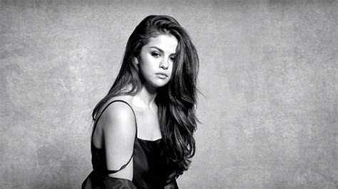 selena gomez is very hot and moody in her new music video