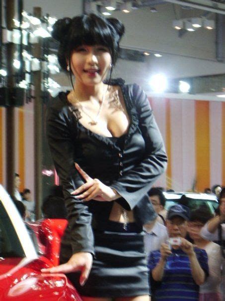 girls from korean auto shows 16 photos