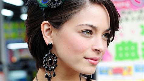 kristin kreuk wallpapers images photos pictures backgrounds