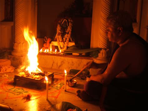 filebrahmana performing fire sacrificejpg wikimedia commons