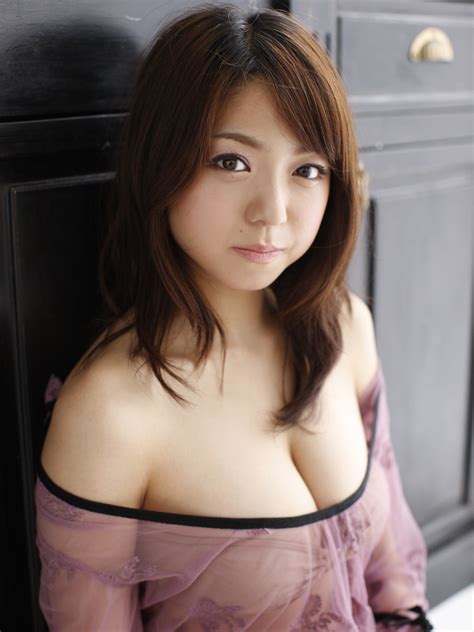 Sexy Japanese Gravure Idol Shizuka Nakamura
