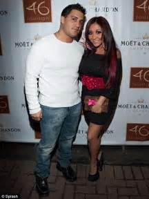 snooki pregnant 2012 jersey shore star looks noticeably rounder in the