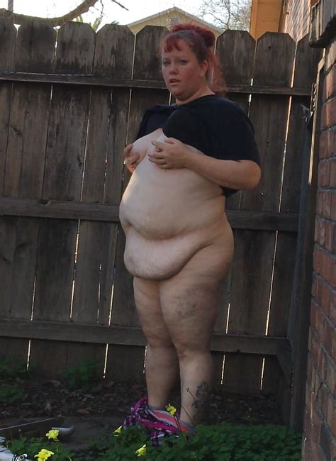 Fat Sexy Neighbor Flashing Me In The Backyard 10 Pics