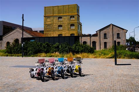 scooter elettrici cake il primo pop up store in italia è a milano