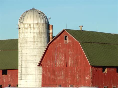 red barn  silo  photo  freeimages