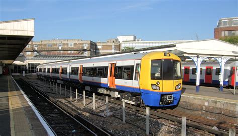 filebritish rail class  train  richmond station london octjpg