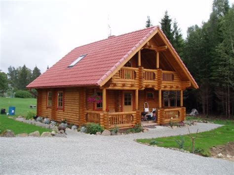 inexpensive beautifully crafted  spacious  bedroom log home