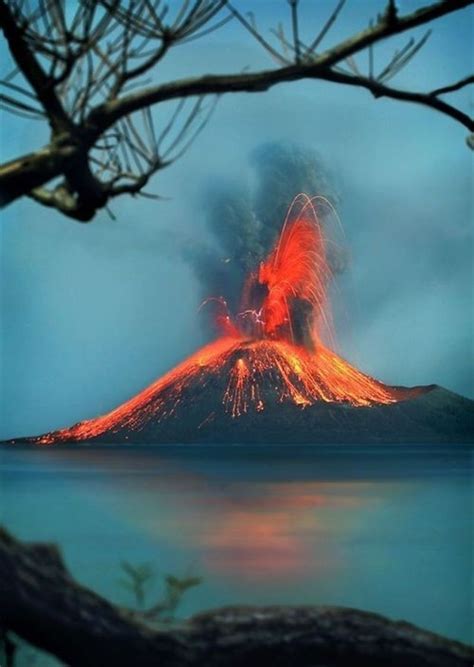 krakatoa volcano  indonesia  volcano erupt