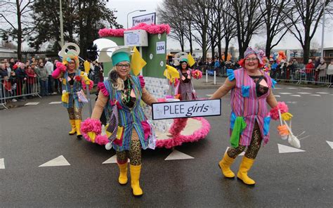 carnavalsvereniging de zeskante steen uit emmen blaast vijftig kaarsjes uit en neemt  februari