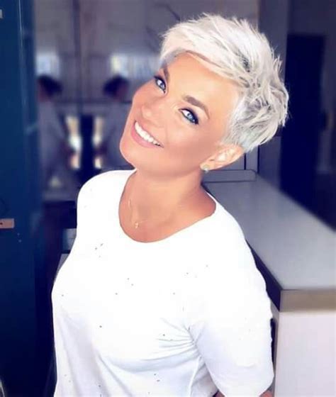 pin by evonne heald on coupe courte blonde pixie hair