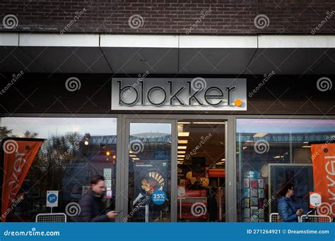 maastricht netherlands  de noviembre de  logo de blokker en su tienda por maastricht el