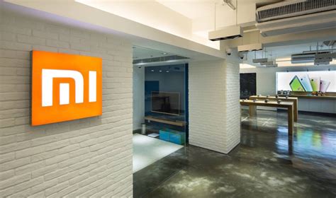 xiaomi opens   store  greater china retail  asia