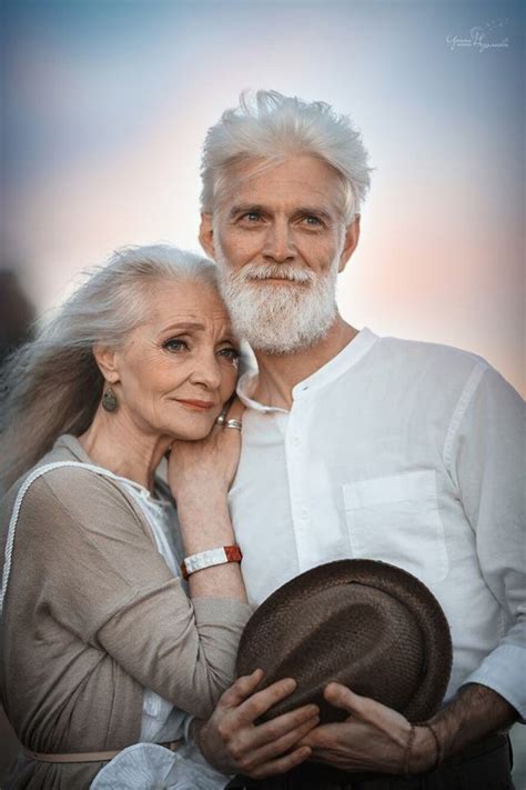 Heartwarming Pictures Of Beautiful Elderly Couple Prove