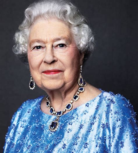 rainha elizabeth ii completa  anos  trono britanico mundo