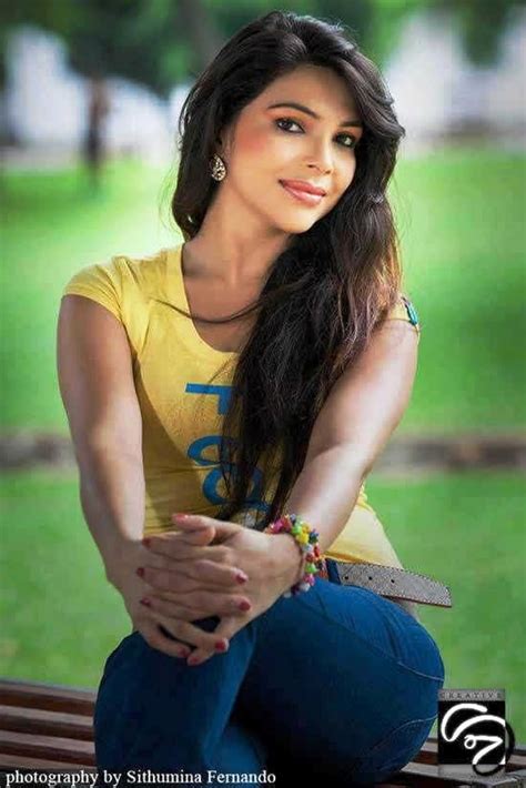 Sri Lankan Actress And Model And Tv Presenter Shashi