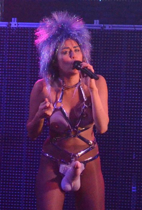Miley Cyrus Topless 12 Photos Video Thefappening